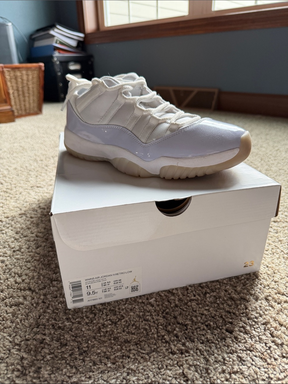 Women’s Air Jordan 11 Retro Lows White/Pure Violet USED W 11